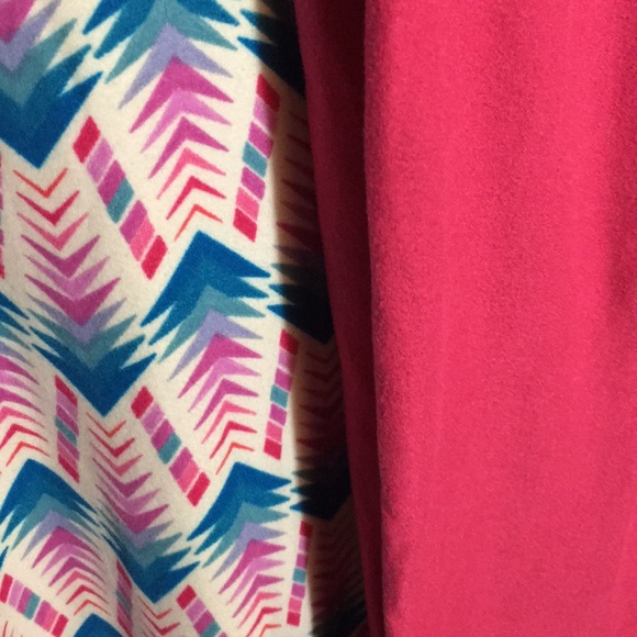 Lularoe bundle THREE SHIRTS AND ONE LEGGING - Picture 6 of 8